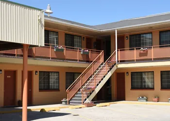 Esquire Inn hotel thumbnail 6