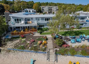 Beachfront Inn hotel thumbnail 2
