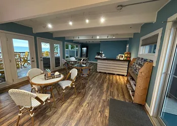 Beachfront Inn hotel thumbnail 6