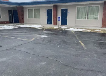 American Motor Inn hotel thumbnail 2