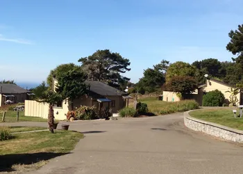 Fort Ross Lodge hotel thumbnail 3