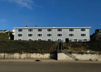 West Beach Suites hotel thumbnail 3