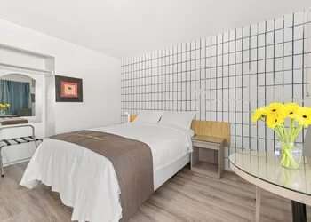 5000 Motel hotel thumbnail 8