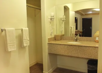Maverick Inn hotel thumbnail 6