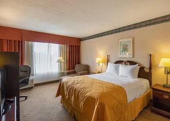 Clarion Inn Fairmont hotel thumbnail 7
