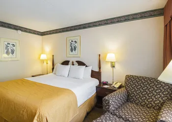Clarion Inn Fairmont hotel thumbnail 8
