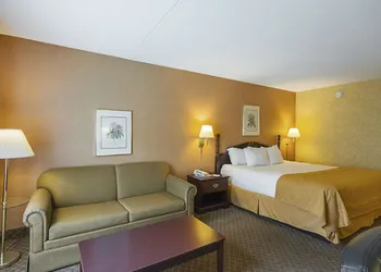 Clarion Inn Fairmont hotel thumbnail 8