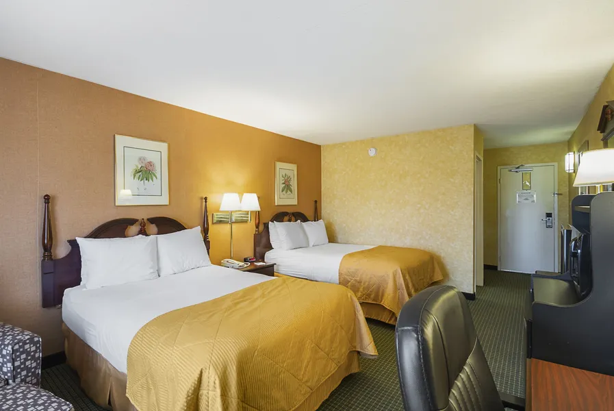 Clarion Inn Fairmont hotel detail image 6