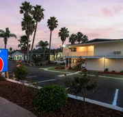 Motel 6-Santa Barbara CA - State Street hotel detail image 4