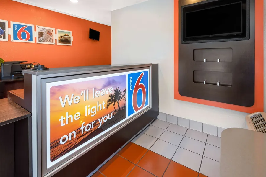 Motel 6-Santa Barbara CA - State Street hotel detail image 6