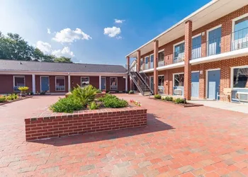 Winton Inn & Suites hotel thumbnail 4