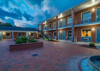 Winton Inn & Suites hotel thumbnail 3