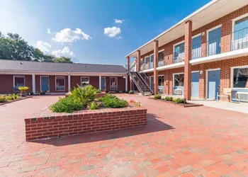 Winton Inn & Suites hotel thumbnail 4