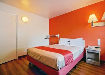 Travelodge By Wyndham Pompano Beach hotel thumbnail 5
