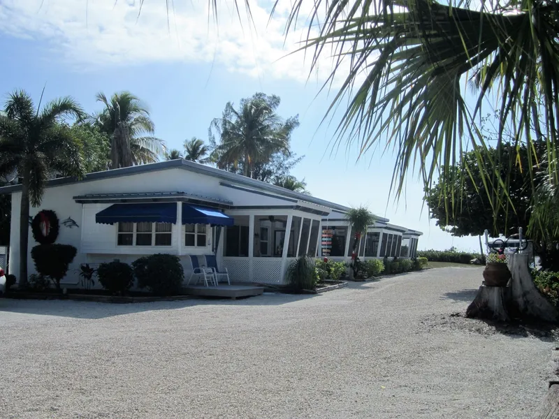 Tropical Winds Motel & Cottages hotel detail image 2