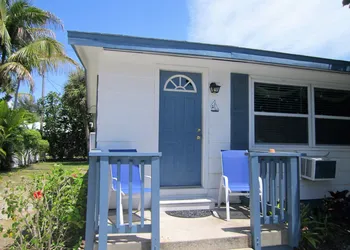 Tropical Winds Motel & Cottages hotel thumbnail 3