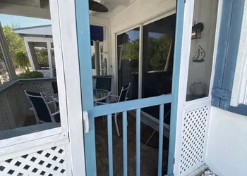 Tropical Winds Motel & Cottages hotel thumbnail 5