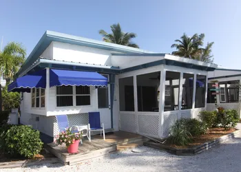 Tropical Winds Motel & Cottages hotel thumbnail 6