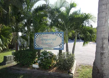Tropical Winds Motel & Cottages hotel thumbnail 8