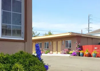 Uptown Inn hotel thumbnail 2