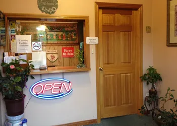 Cedar Springs Motel hotel thumbnail 4