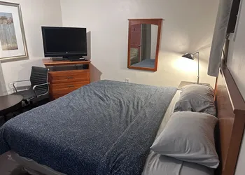 Cedar Springs Motel hotel thumbnail 7