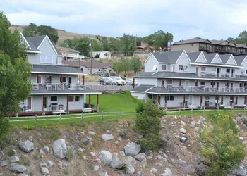Absaroka Lodge hotel thumbnail 2