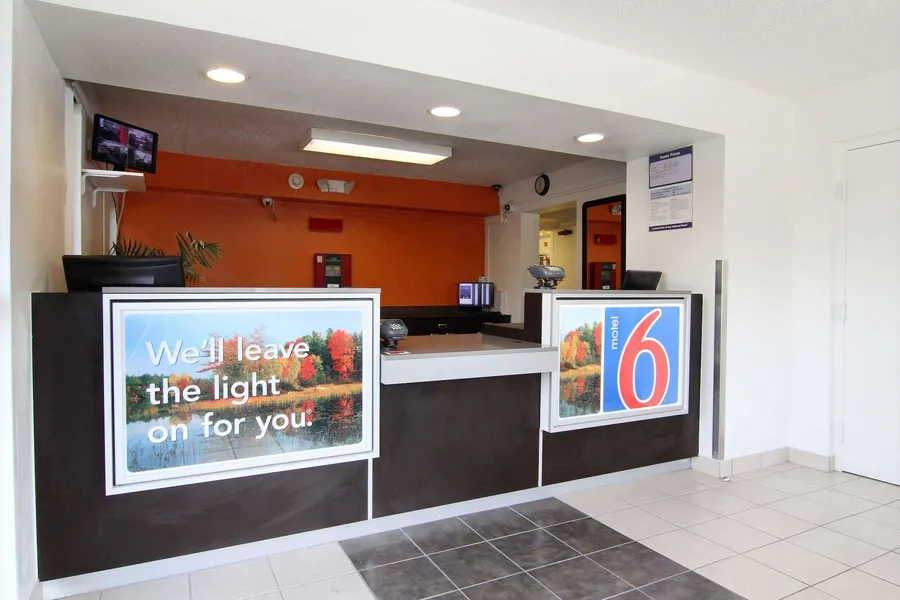 Motel 6 Middleburg Heights, OH - Cleveland hotel detail image 6