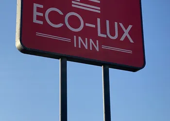 Eco-Lux Inn hotel thumbnail 4