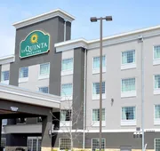 La Quinta Inn & Suites by Wyndham Rochester Mayo Clinic S hotel detail image 3