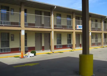 First Western Inn hotel thumbnail 2