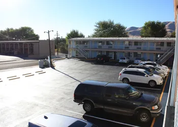 Holiday Motel hotel thumbnail 4