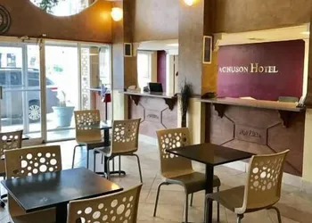Coachman's Inn hotel thumbnail 3