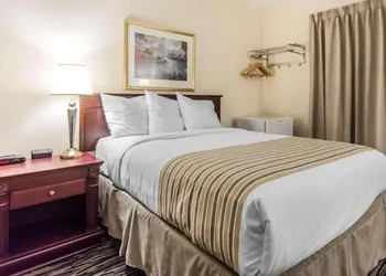 Econo Lodge hotel thumbnail 2