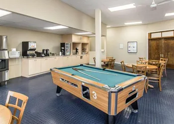 Econo Lodge hotel thumbnail 6