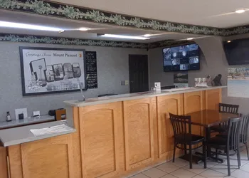 Super 8 by Wyndham Mt. Pleasant TX hotel thumbnail 2