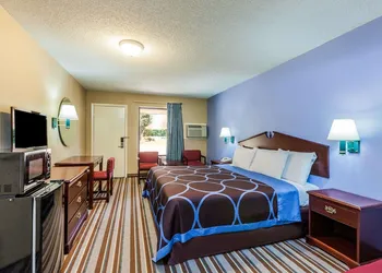 Super 8 by Wyndham Mt. Pleasant TX hotel thumbnail 8