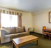 Econo Lodge Inn & Suites Riverside - Corona hotel detail image 7