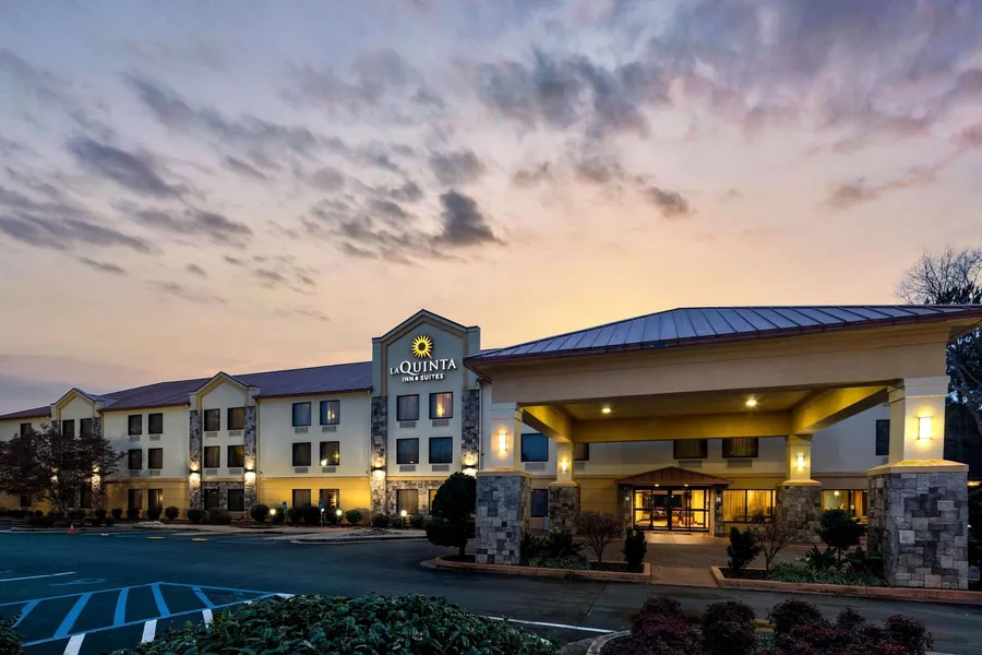 La Quinta Inn & Suites by Wyndham LaGrange / I-85 hotel detail image 2