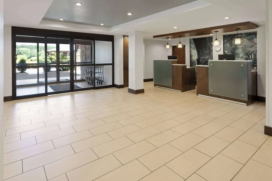 La Quinta Inn & Suites by Wyndham LaGrange / I-85 hotel detail image 6