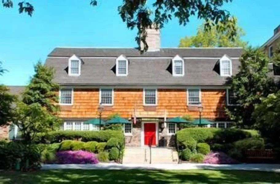 Nassau Inn hotel detail image 2