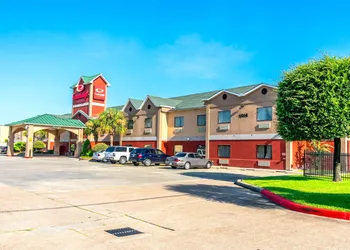 Econo Lodge Inn & Suites East Houston I-10 hotel thumbnail 2