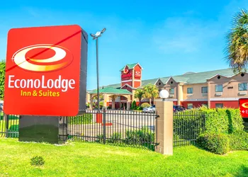 Econo Lodge Inn & Suites East Houston I-10 hotel thumbnail 3