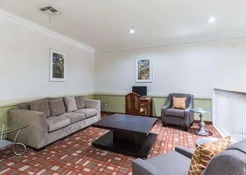 Econo Lodge Inn & Suites East Houston I-10 hotel thumbnail 7