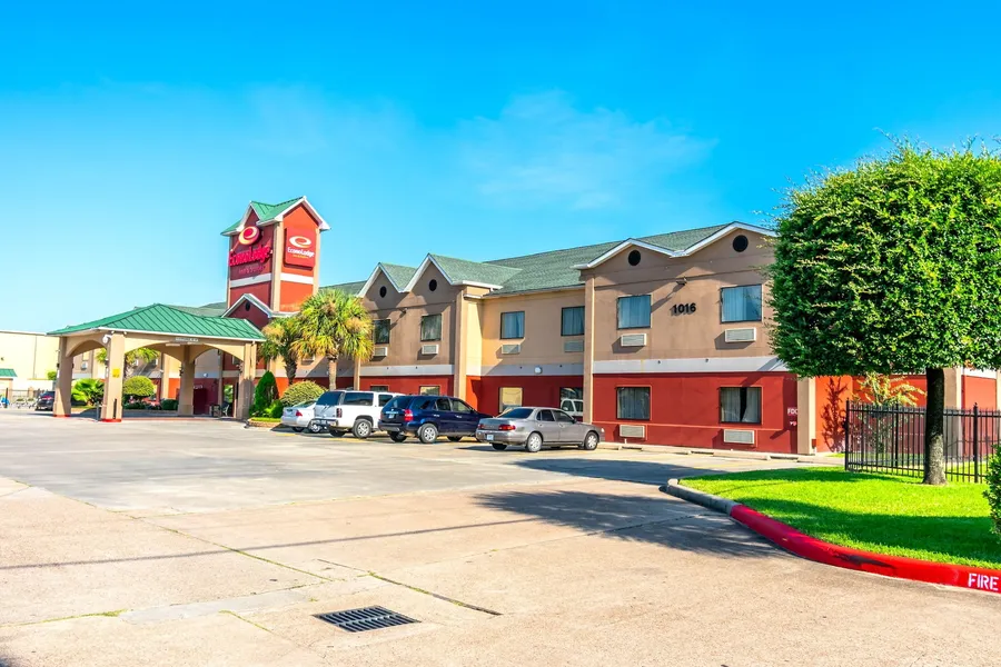 Econo Lodge Inn & Suites East Houston I-10 hotel detail image 2