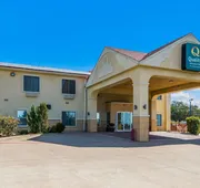 Quality Inn & Suites Terrell hotel detail image 5
