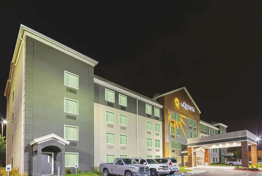 La Quinta Inn & Suites by Wyndham Austin Round Rock hotel detail image 2