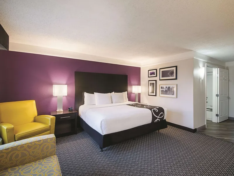 La Quinta Inn & Suites by Wyndham Austin Round Rock hotel detail image 6