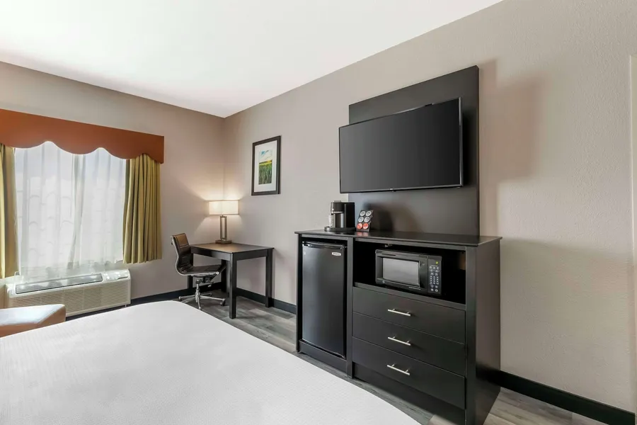 Best Western Plus Des Moines West Inn & Suites hotel detail image 6
