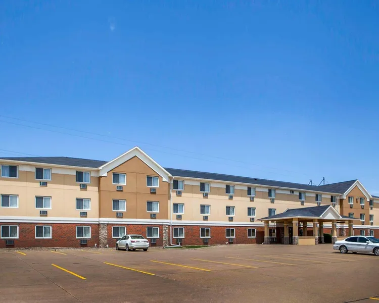 Quality Inn & Suites Davenport near I-80 hotel detail image 2